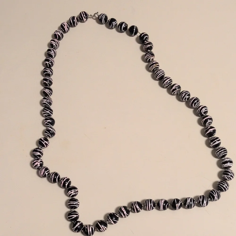 Elegant Black‎ With White And Light Pink Paint Stripes Beaded Costume Necklace